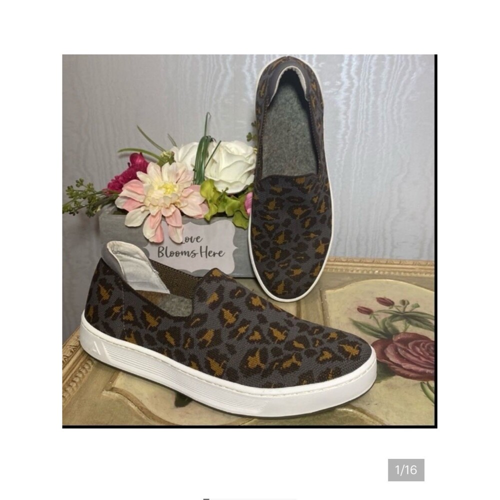 Nurse Mates Align Cosmic Leopard Print Slip On Shoes Sneakers Slip Resistant 10